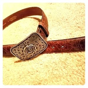 Rose themed belt from Ariat